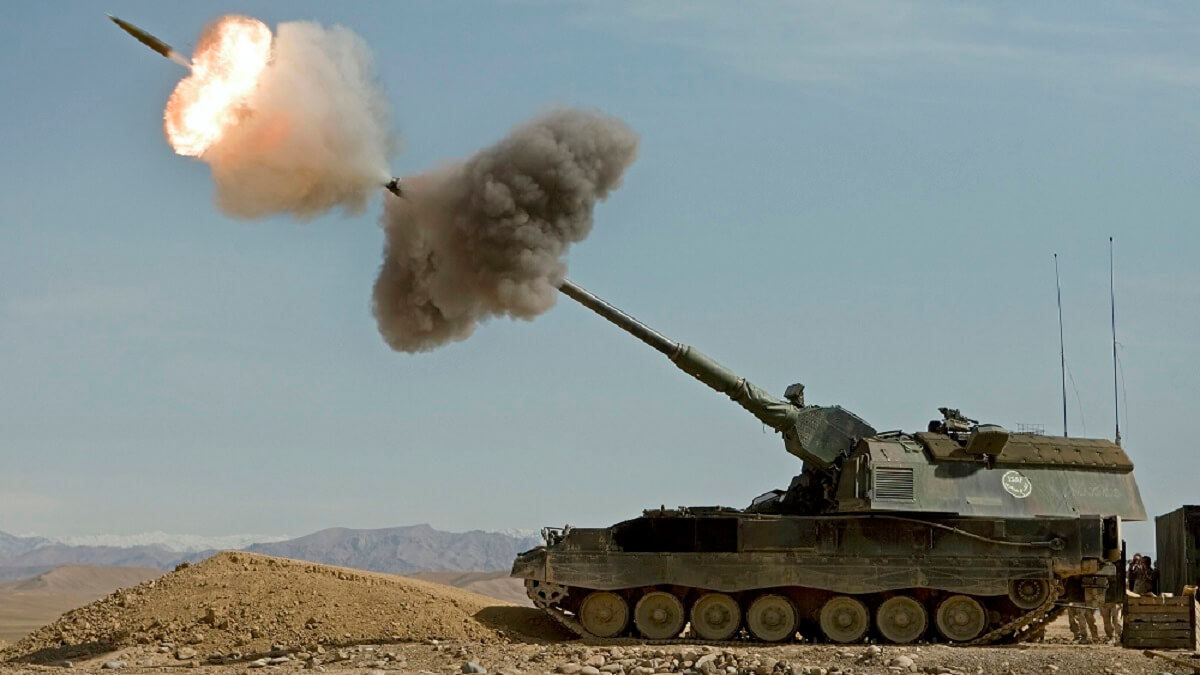 PHOTO/Dutch Armed Forces - La Artillería de Ucrania cuenta con una amplia gama de sistemas de artillería autopropulsada: el alemán PzH-2000 (en imagen), el francés Caesar, el polaco-británico Krab y el eslovaco Zuzana 2/2000