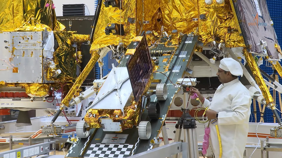 PHOTO/ISRO - Los días están contados. La ISRO debe darse prisa con extremo cuidado en desplegar la rampa para que Pragyan comience a rodar y sus instrumentos científicos a funcionar