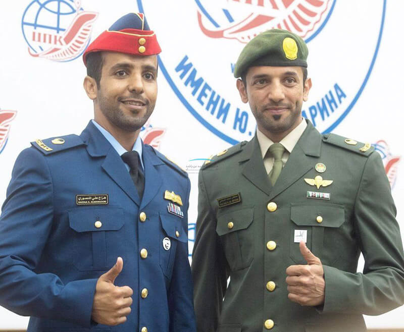 PHOTO/TsPK-Roscosmos - Hazza Al Mansouri (izquierda) estuvo 8 días en la ISS en 2019 al haber sido seleccionado como primer astronauta de Emiratos. Sultán AlNeyadi fue su suplente, que ahora ha permanecido 6 meses en órbita