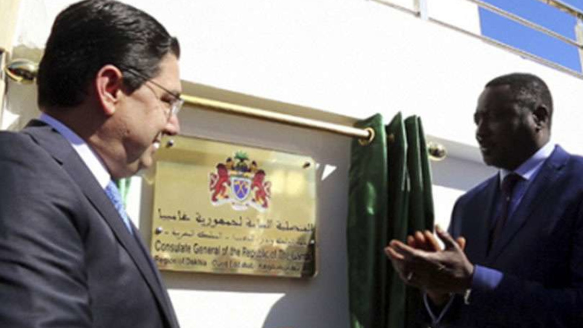PHOTO/ARCHIVO - Mamadou Tangara, ministro de Asuntos Exteriores de Gambia, y Nasser Bourita, ministro de Asuntos Exteriores de Marruecos, inauguran el consulado gambiano en Dajla