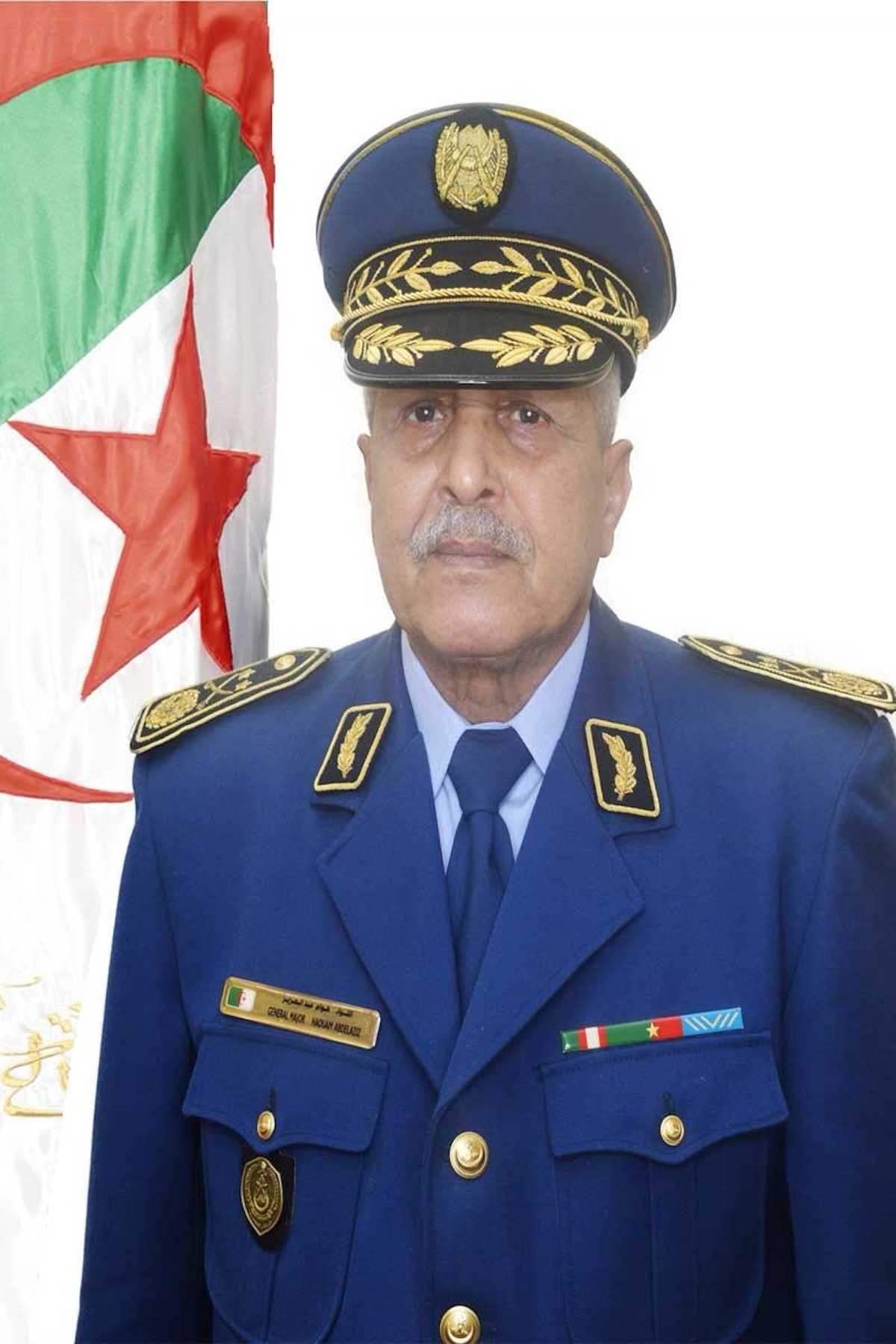 Le general_major Houam Abdelaziz commandant de la defense a‚rienne du territoire