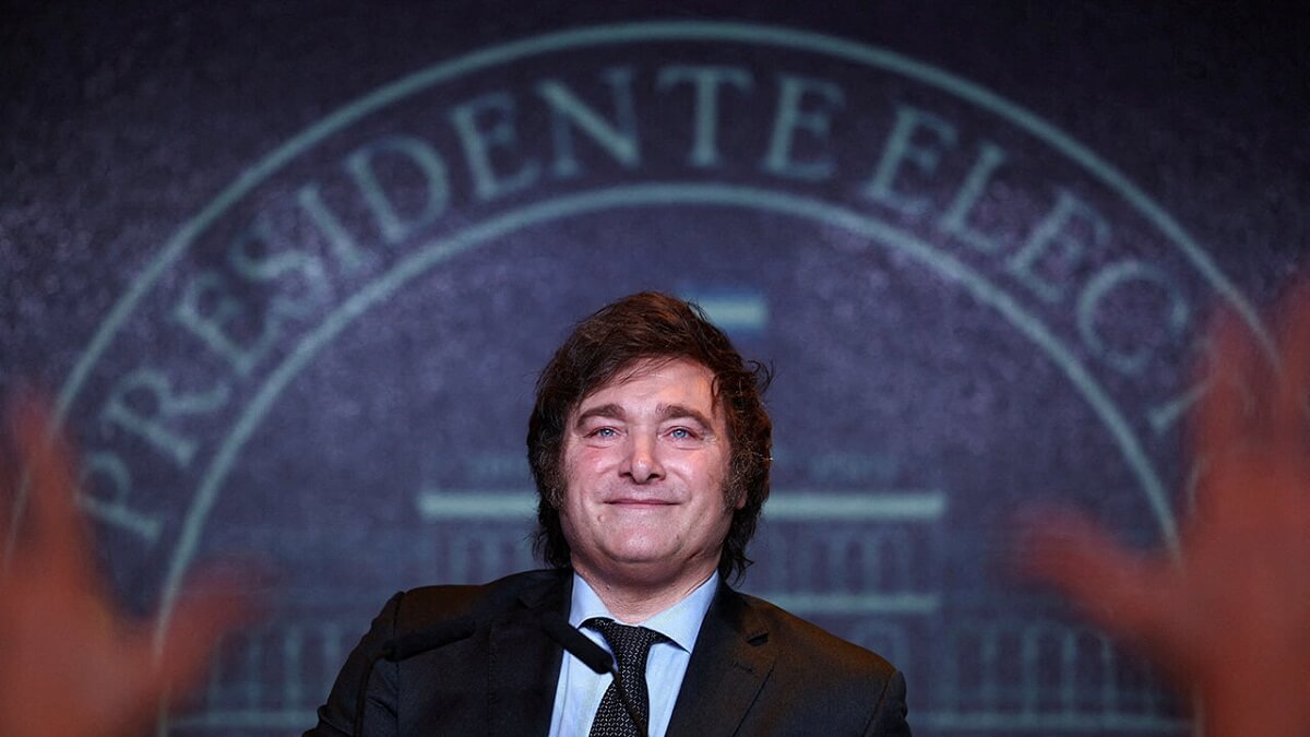 El presidente electo de Argentina, Javier Milei, se dirige a sus partidarios después de ganar la segunda vuelta de las elecciones presidenciales de Argentina, en Buenos Aires, Argentina, el 19 de noviembre de 2023 - REUTERS/AGUSTIN MARCARIAN