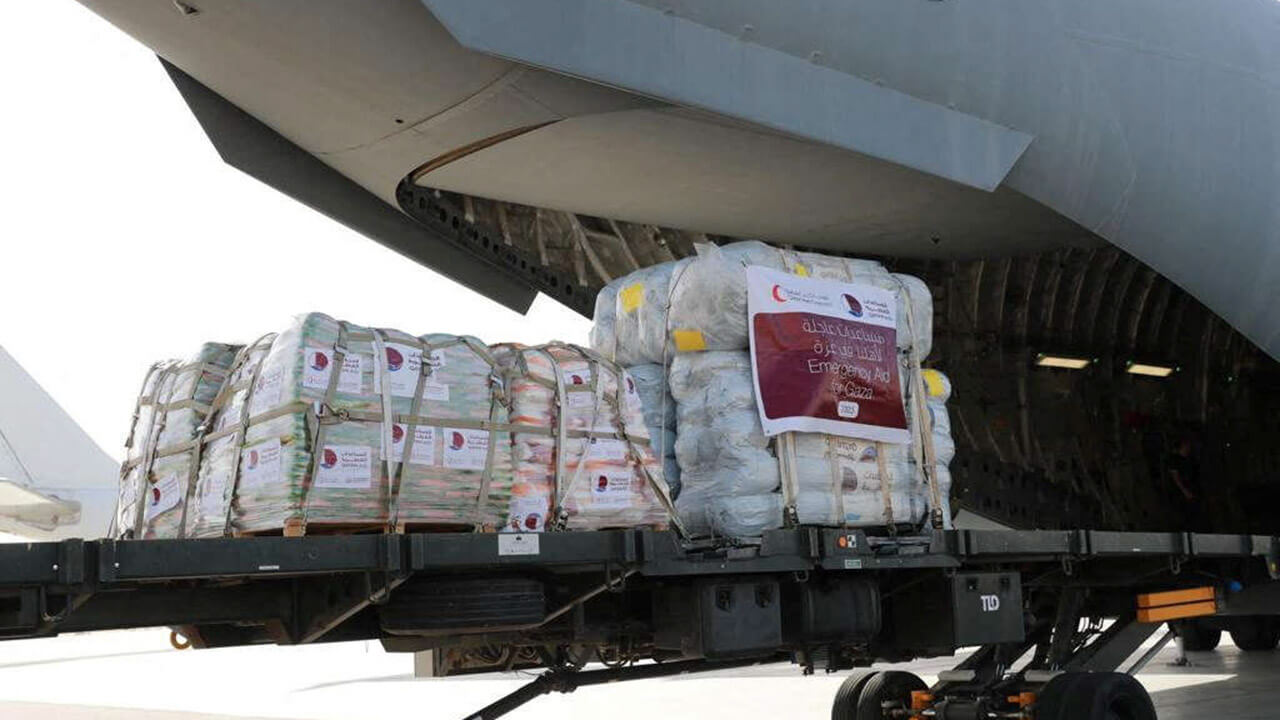 PHOTO/Ministerio de Asuntos Exteriores de Qatar via REUTERS - Ayuda de emergencia de Qatar para los palestinos en Gaza