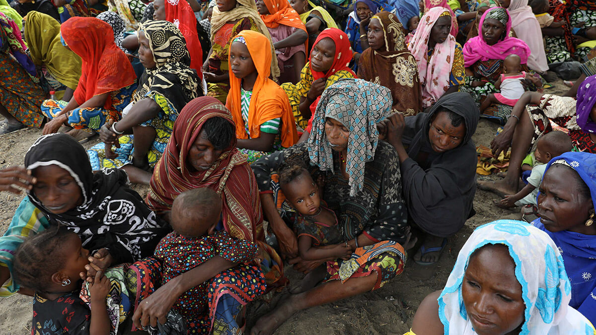 Repatriados nigerianos de Níger esperan ser procesados por el servicio de inmigración de Nigeria en Damasak, Borno, Nigeria - REUTERS/AFOLABI SOTUNDE