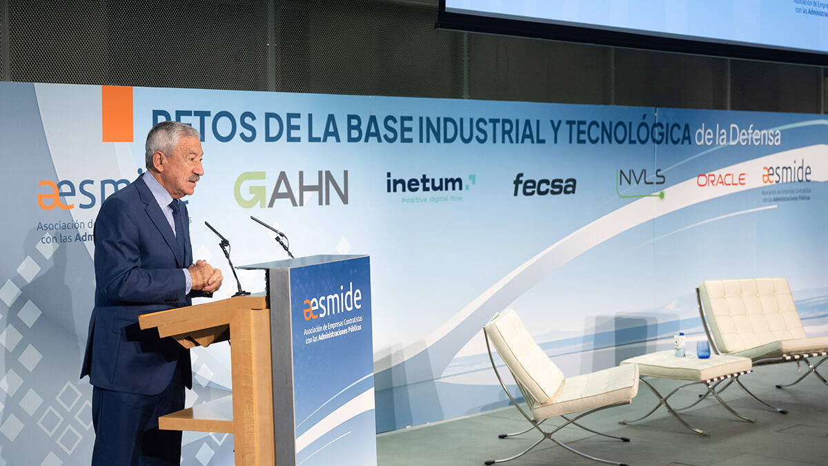PHOTO/ATALAYAR/Guillermo López - Gerardo Sánchez Revenga preside desde hace 14 años AESMIDE, que en el presente año ha organizado un foro dedicado a los retos de la base industrial y tecnológica de la defensa