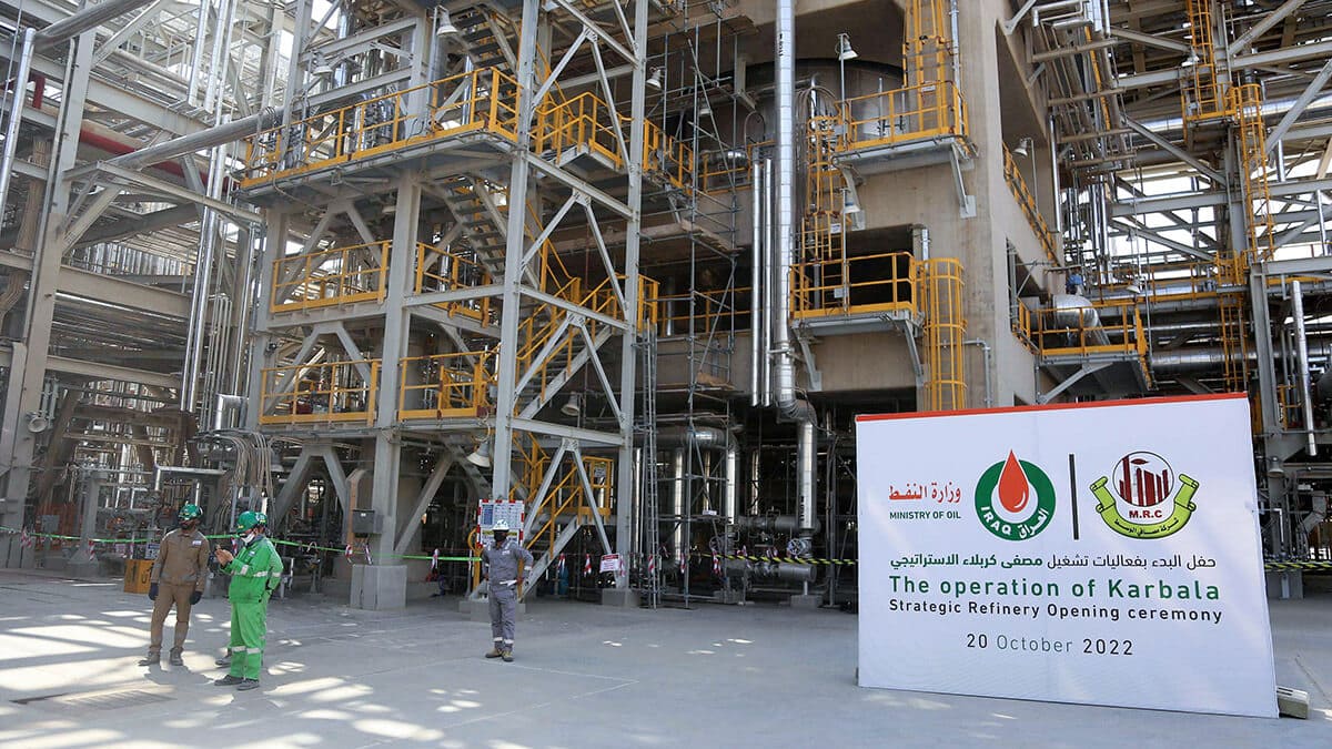 Refinería de petróleo en la ciudad central iraquí de Karbala el día de su inauguración el 20 de octubre de 2022 - AFP/MOHAMMED SAWAF