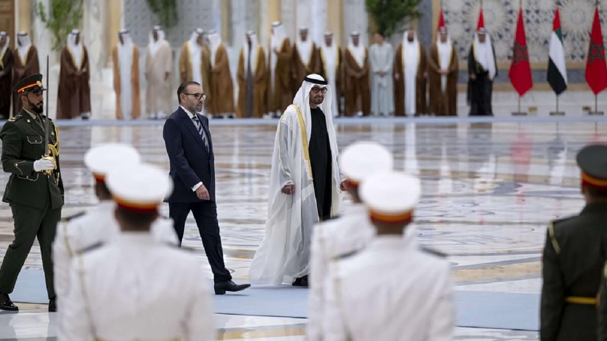 PHOTO/AFP/TRIBUNAL PRESIDENCIAL DE EAU – Mohamed VI y Mohamed bin Zayed al-Nahyan
