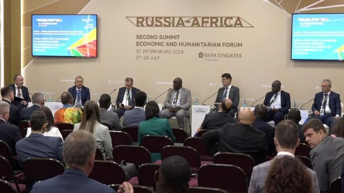 PHOTO/Glavkosmos - El presidente Teodoro Obiang ha solicitado a Vladimir Putin la oportunidad de que Guinea Ecuatorial sea el país anfitrión de la próxima Cumbre Rusia-África