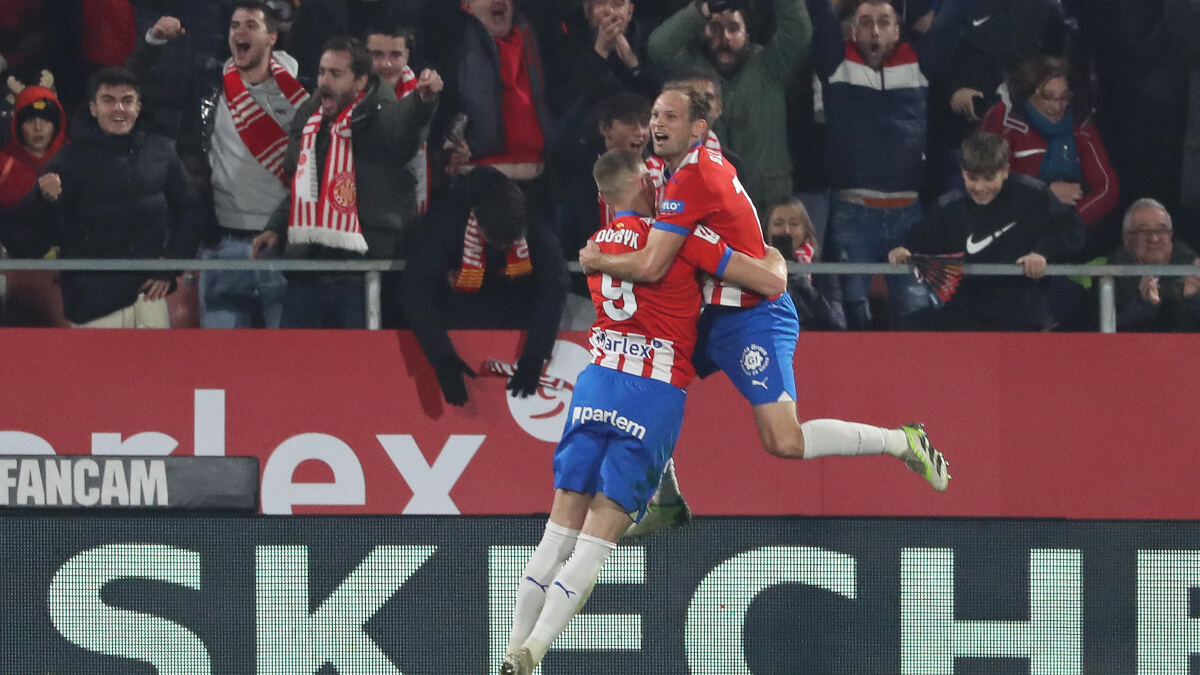Daley Blind celebra un gol durante el partido entre el Girona FC y el Club Atlético de Madrid de la semana 19 de LaLiga EA Sports - Foto de Urbanandsport / NurPhoto / NurPhoto vía AFP