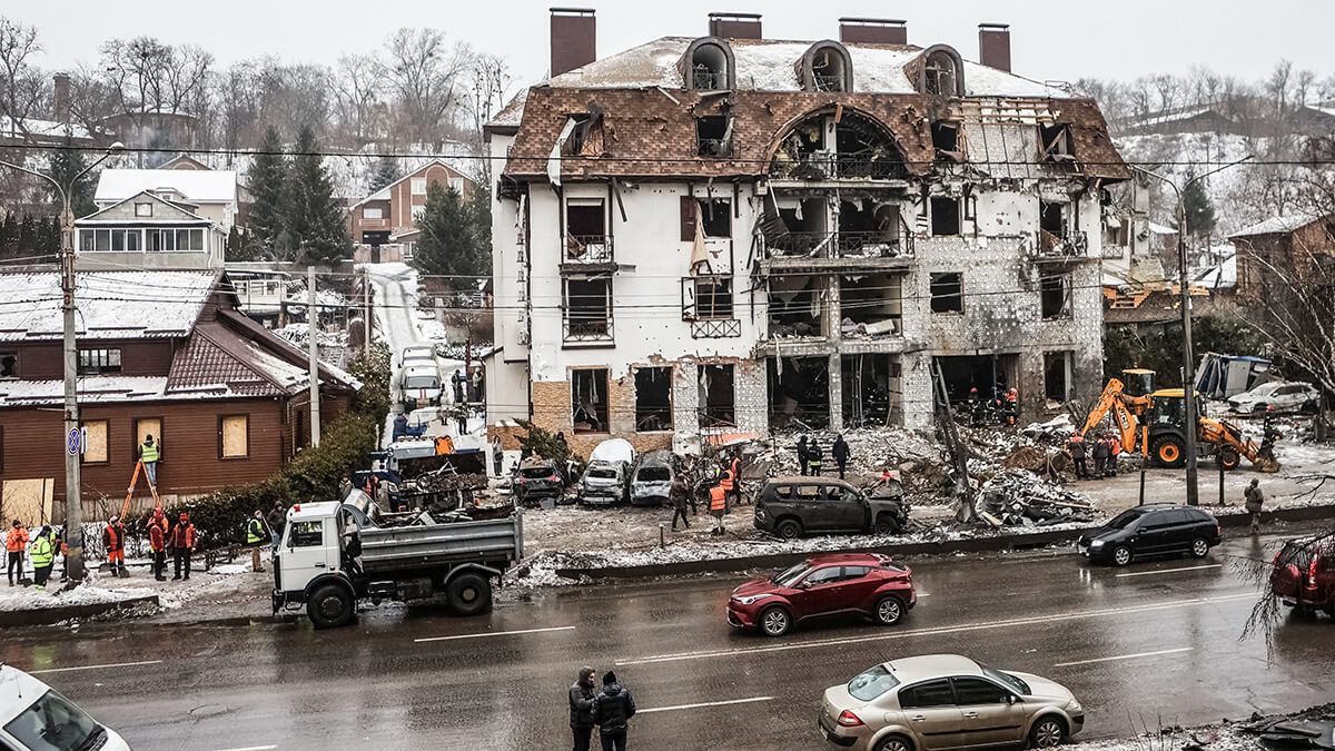 Hotel destruido durante un ataque con misiles rusos en Járkov - REUTERS/SOFIA GATILOVA