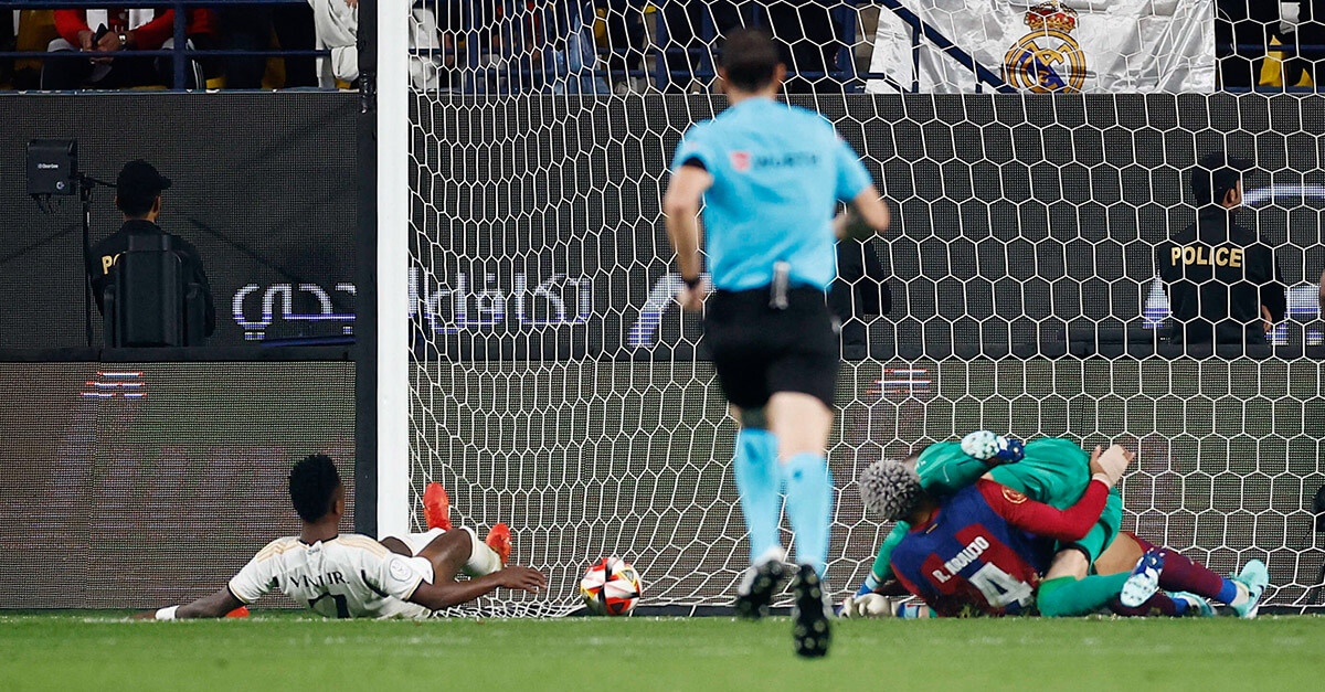 Vinicius Junior del Real Madrid anota su segundo gol
REUTERS/JUAN MEDINA