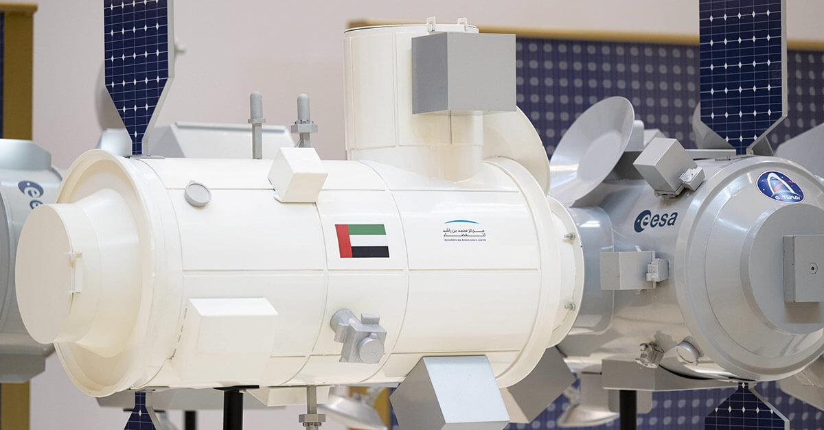 Emiratos se ha comprometido a financiar el desarrollo y fabricación de la esclusa de aire de Getaway, el módulo que debe servir de puerta de entrada y salida del futuro complejo orbital lunar. En imagen, un modelo a escala - PHOTO/WAM