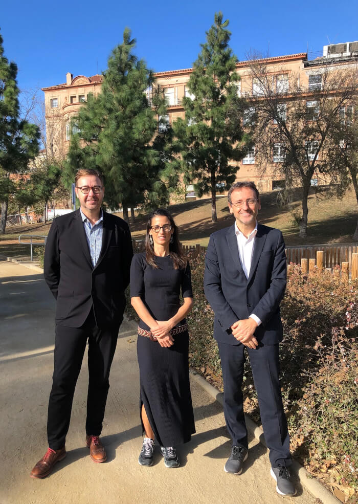 De izquierda a derecha: los doctores Francesc Figueras, jefe del servicio de Medicina Fetal del Hospital Clínic de Barcelona (IDIBAPS); Marta Rial Crestelo, del grupo de Medicina Fetal y Perinatal (IDIBAPS y CIBERER), y Eduard Gratacós, director de BCNatal (del Hospital Clínic y el Hospital Sant Joan de Déu de Barcelona -IDIBAPS e IRSJD-).