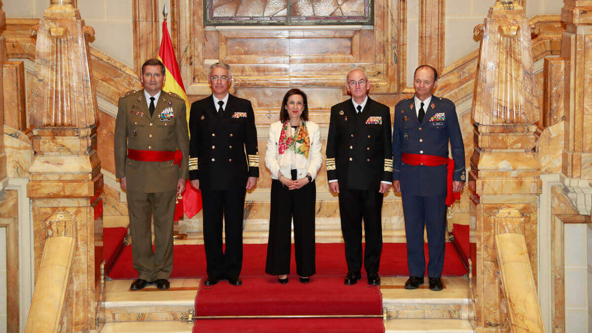 PHOTO/MDE-Rubén Somonte - La máxima jerarquía militar con la ministra Robles: el general de Tierra Amador Enseñat, el almirante Antonio Piñeiro, el día de su toma de posesión, el almirante Teodoro López y el general del Aire Javier Salto