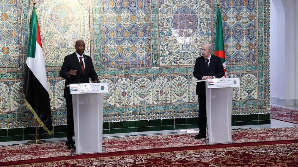El presidente del Consejo Soberano de Transición de Sudán, Abdel Fattah Al-Burhan, el presidente argelino, Abdelmadjid Tebboune, reiteró su apoyo inquebrantable a Sudán y expresó confianza en su resiliencia frente a la actual agitación política - Twitter @XHNews