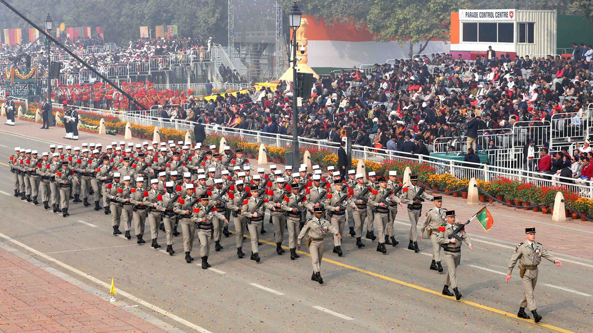 PHOTO/Armee de Terre X - En el desfile terrestre de Nueva Delhi tomó parte una representación del 2º Regimiento de Infantería de la Legión Extranjera y, en el desfile aéreo, varios cazas Rafale en servicio en la Fuerza Aérea de India