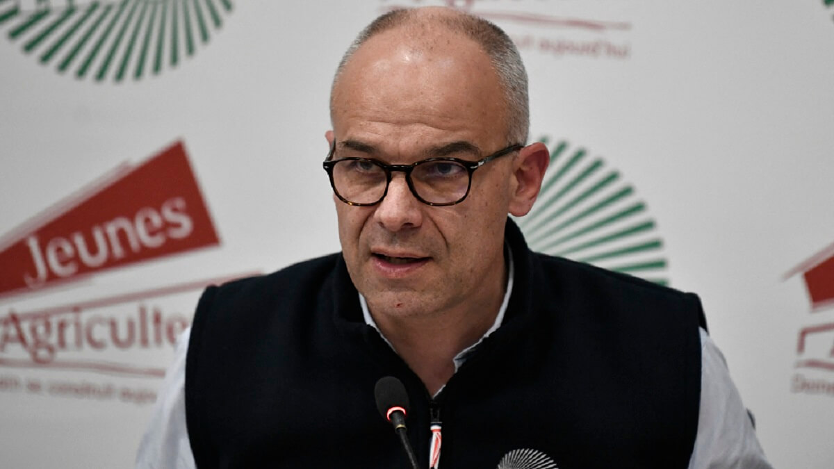 El presidente del sindicato de agricultores FNSEA, Arnaud Rousseau, habla durante una rueda de prensa en medio de las protestas nacionales convocadas por varios sindicatos de agricultores sobre salarios, impuestos y regulaciones, en París, el 1 de febrero de 2024 – PHOTO/STEPHANE DE SAKUTIN/AFP