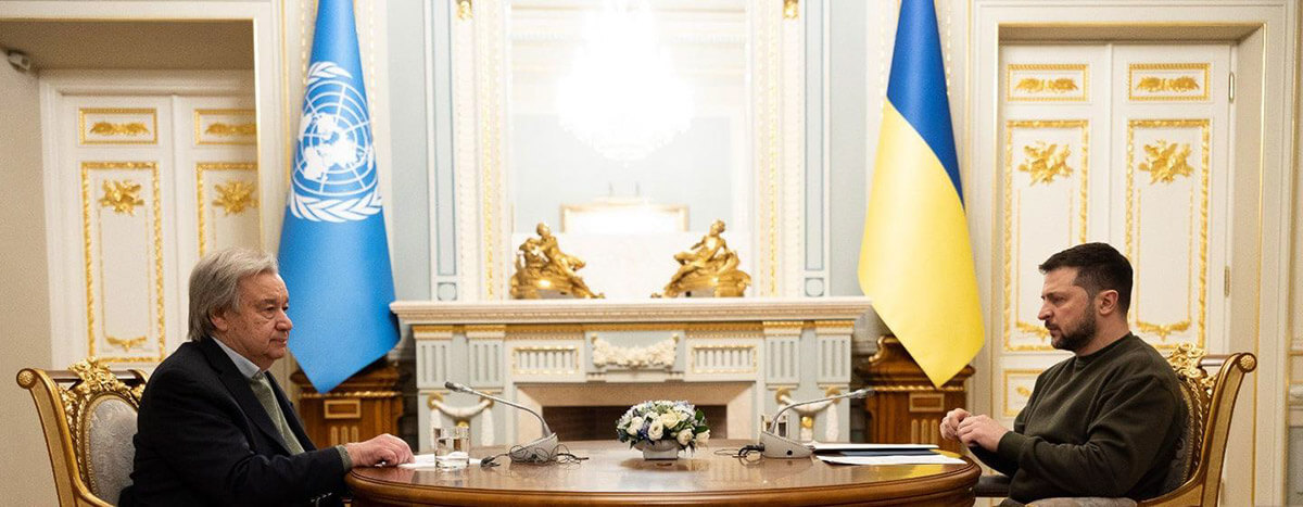 El secretario general de la ONU, António Guterres (izquierda), habla de la situación en Ucrania con el presidente Volodymyr Zelensky - ONU/Vitalii Ukhov