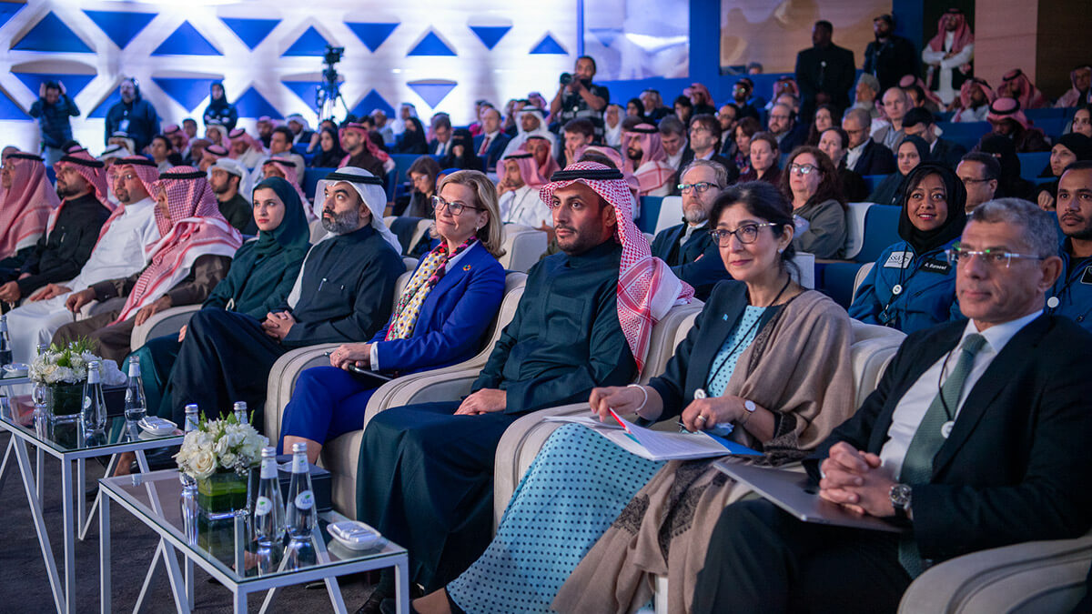 En primer plano, de derecha a izquierda, el director de la Agencia Espacial de Egipto, Sherif Sedqi; de UNOOSA, Aarti Hola-Maini; de la Agencia Espacial Saudí, Mohamed al-Tamimi; y de la ITU, Doreen Bogdan-Martin - PHOTO/SSA vía X