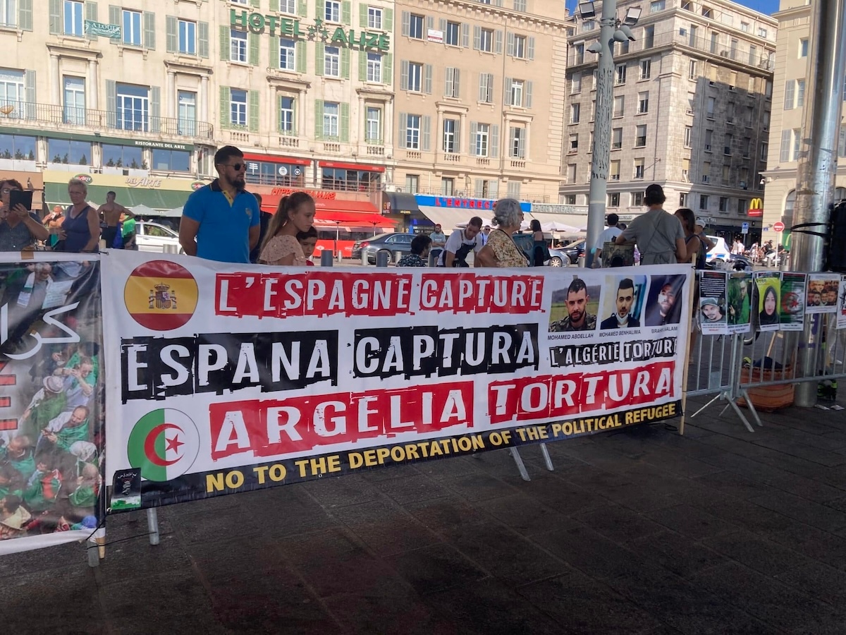 argelinos protestan en Marsella