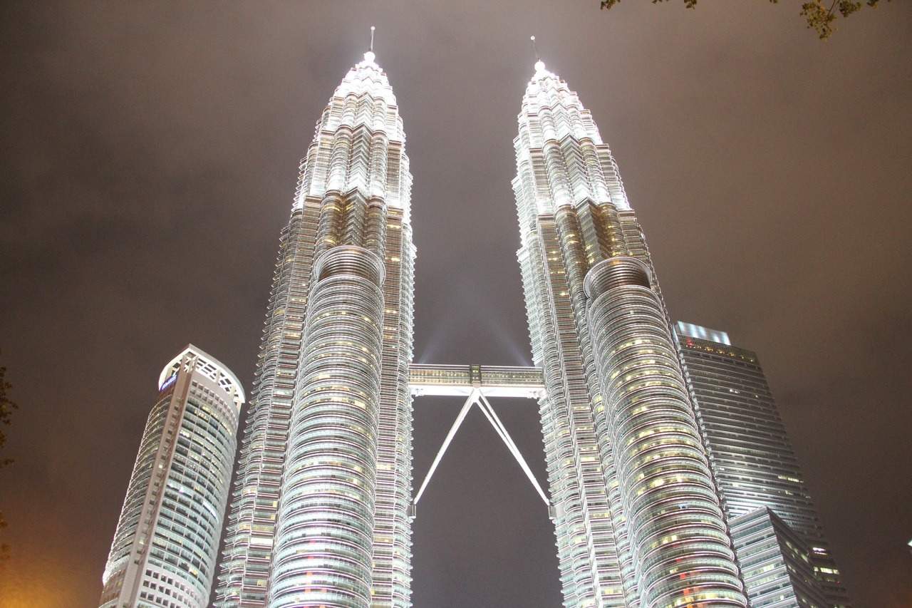 Torres Petonas Malasia