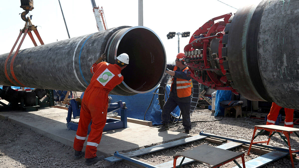 Trabajadores son vistos en el sitio de construcción del gasoducto Nord Stream 2, cerca de la ciudad de Kingisepp, región de Leningrado, Rusia, 5 de junio - REUTERS/ANTON VAGANOV