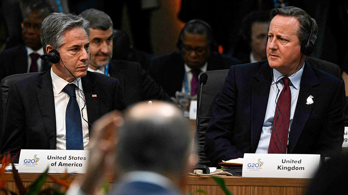 El secretario de Estado de los Estados Unidos, Antony Blinken, y el secretario de Relaciones Exteriores de Gran Bretaña, David Cameron, asisten a la reunión de ministros de Relaciones Exteriores del G20 en Río de Janeiro - AFP/MAURO PIMENTEL