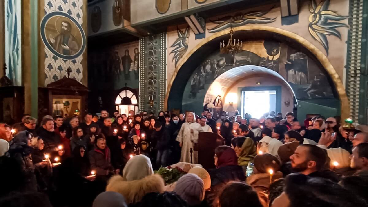 El cuerpo del fallecido líder opositor ruso Alexei Navalni es visto durante un servicio fúnebre en la iglesia Madre de Dios Apaga Mis Dolores en Moscú, el 1 de marzo de 2024 – PHOTO/AFP