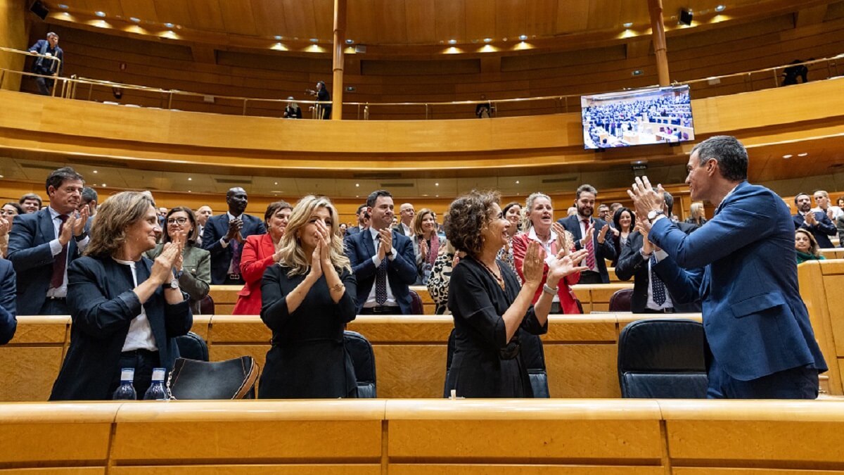 Muchos aplausos y ni una sola voz discrepante se escuchan en el Congreso de Diputados ante la magna obra jurídica que representa la Ley de Amnistía - PHOTO/PSOE