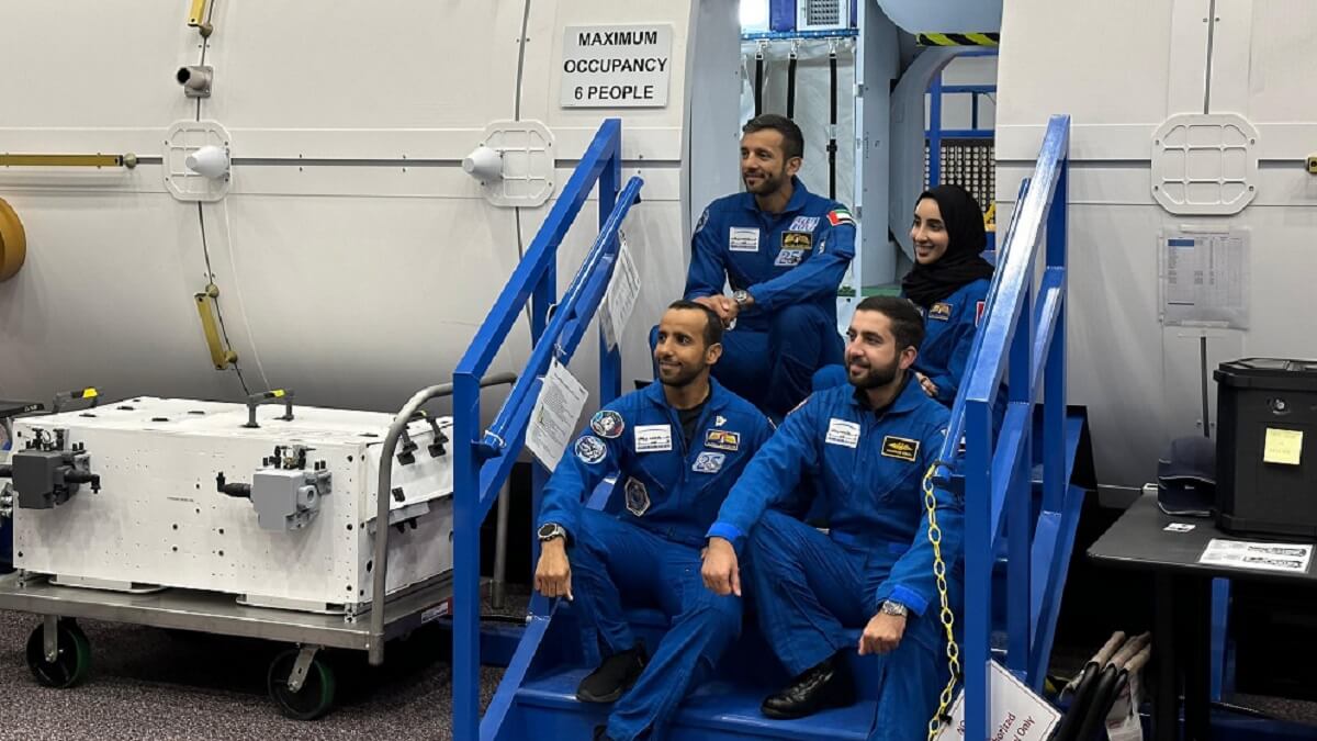 El Cuerpo de Astronautas de Emiratos al completo: Hazzaa Al Mansoori (40 años), Mohammed Al Mulla (35), Sultán Al Neyadi (42) y Nora Al Matrooshi (30). Todos han sido adiestrados en el Centro Espacial Johnson de la NASA - PHOTO/MBRSC