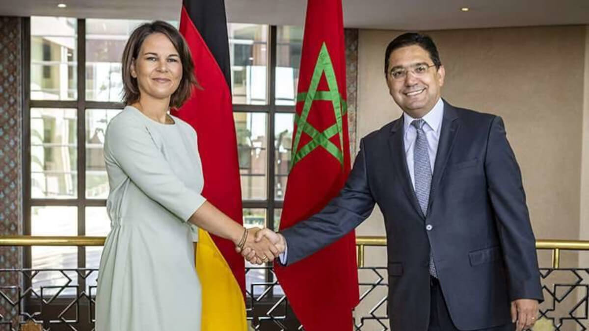 El ministro de Asuntos Exteriores de Marruecos, Nasser Bourita (R), recibe a su homóloga alemana, Annalena Baerbock, en la capital, Rabat, el 25 de agosto de 2022 - AFP/FADEL SENNA 