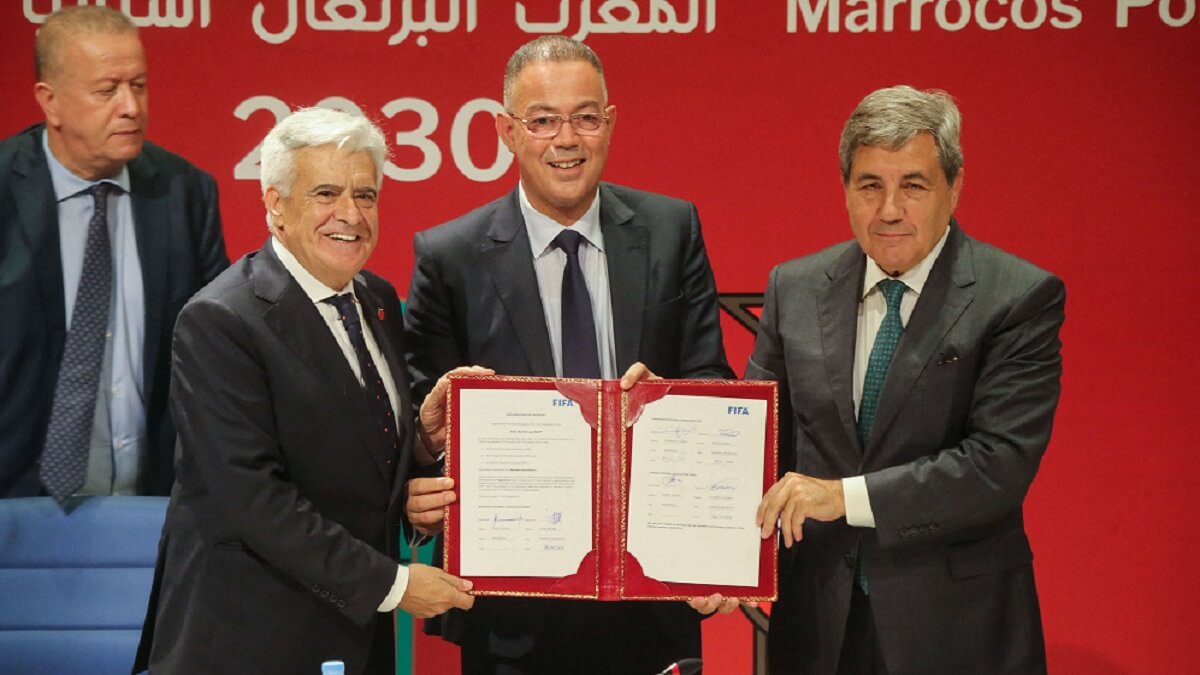 Pedro Rocha, Fouzi Lekjaa y Fernando Gomes, presidentes de las Federaciones de Fútbol de España, Marruecos y Portugal - PHOTO/AFP