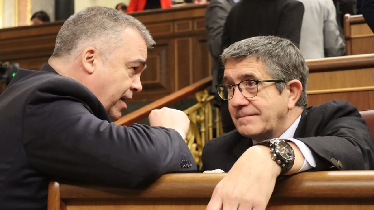 Santos Cerdán y Patxi López, dos de los apóstoles imprescindibles. Uno para claudicar ante los separatistas y otro para difundir en platós de televisión, emisoras de radio y tertulias las bonanzas de la amnistía - PHOTO/PSOE