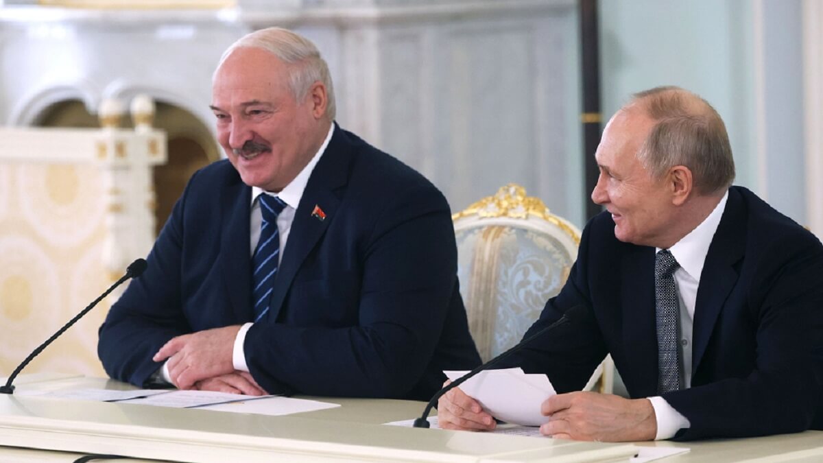 Vladimir Putin y Alexander Lukashenko mantienen contactos muy frecuentes cara a cara, vía telefónica o por video conferencia para coordinar sus acciones militares y de política exterior - PHOTO/Kremlin-Konstantin Zavrazhin