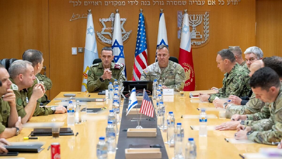 El jefe del Mando Central de Estados Unidos, general Michael Erik Kurilla, celebró una reunión de coordinación el 12 de abril con el JEMAD de Israel, teniente general Herzi Halevi - PHOTO/IDF