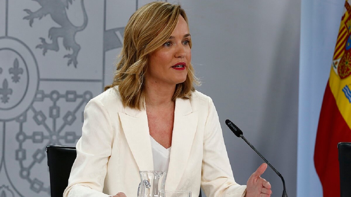 La portavoz del Gobierno y ministra de Educación, Pilar Alegría, con cara de circunstancia, anticipó el 9 de abril un anuncio al que calificó de… especial relevancia - PHOTO/Pool Moncloa-José Manuel Álvarez