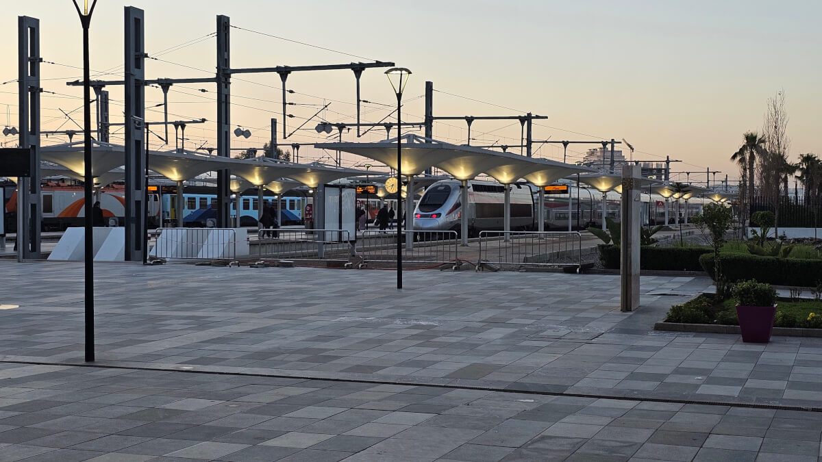 Tren de la ONCF en una estación de tren de Marruecos - PHOTO/ATALAYAR