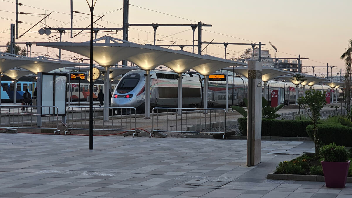 Tren de la ONCF en una estación de tren de Marruecos - PHOTO/ATALAYAR