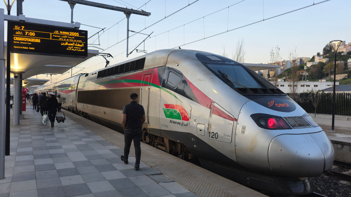 Tren de la ONCF en una estación de tren de Marruecos - PHOTO/ATALAYAR