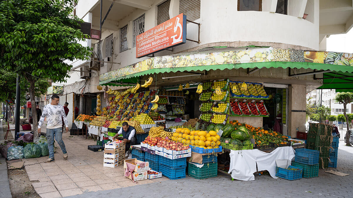 Tienda de fruta en Tánger <strong>- PHOTO/ATALAYAR</strong>
