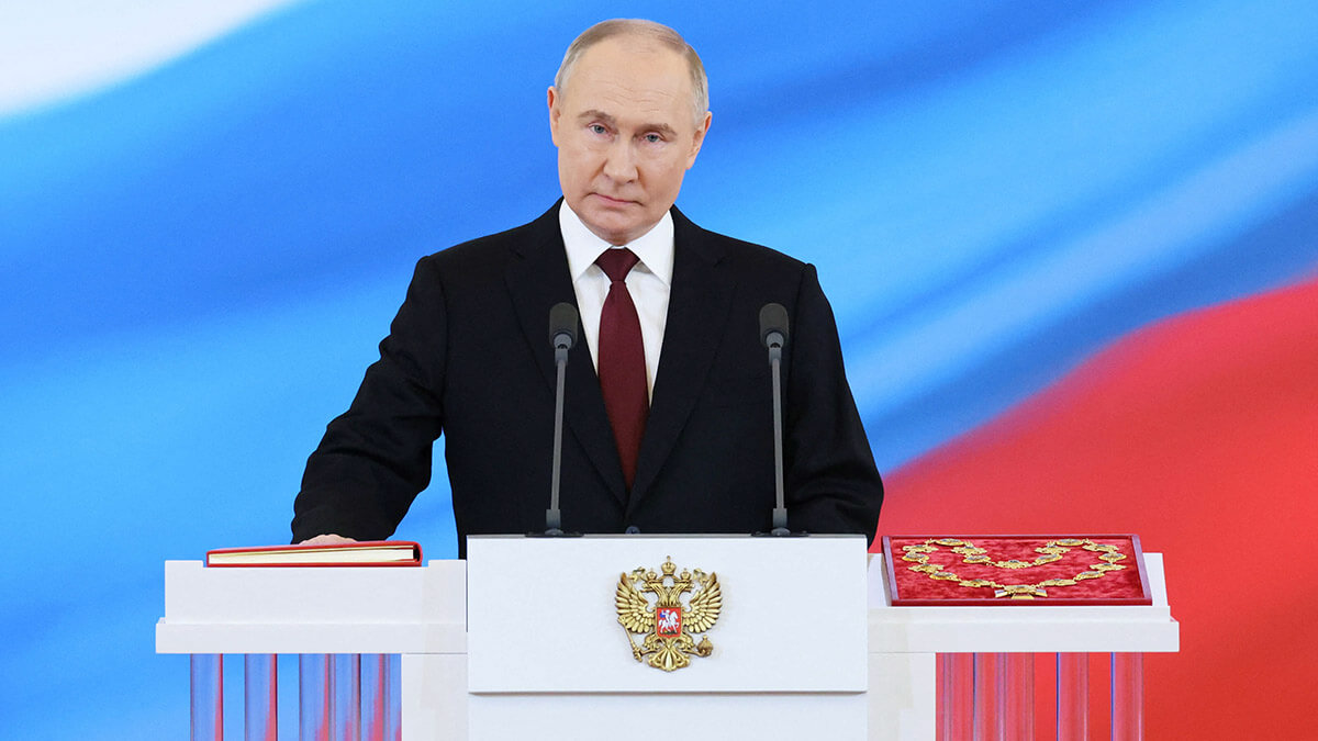 El presidente ruso, Vladimir Putin, presta juramento durante su ceremonia de inauguración en el Kremlin en Moscú, Rusia, el 7 de mayo de 2024 - SPUTNIK/ALEXANDER KAZAKOV via REUTERS