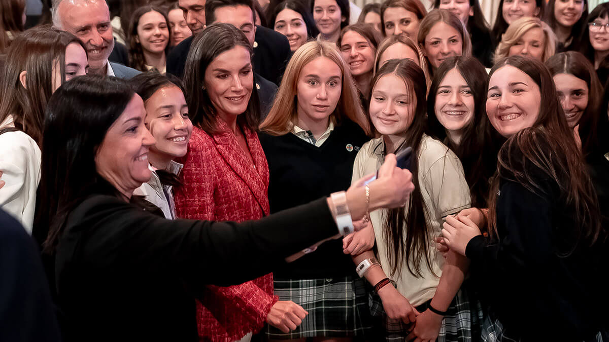 La reina Letizia durante su encuentro con los escolares que asistieron al Teatro Real - PHOTO/FUNDACIÓN PRINCESA DE GIRONA