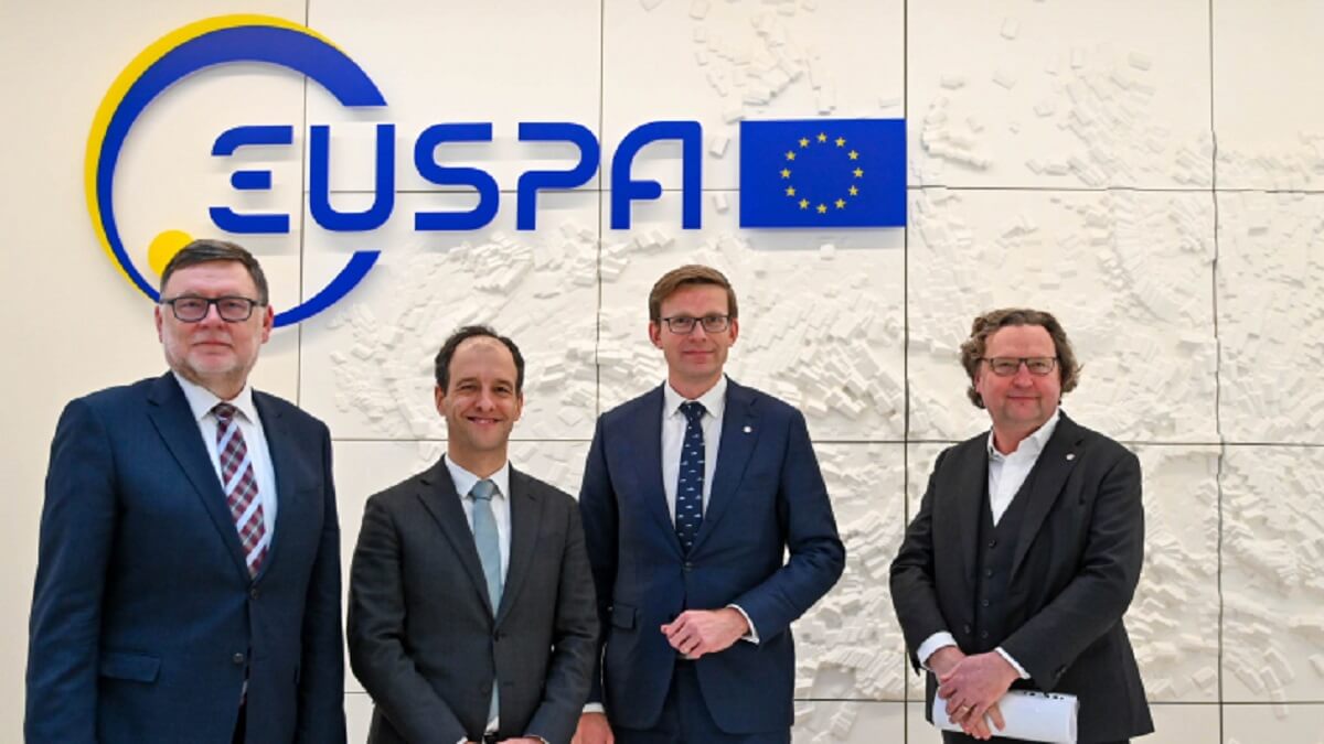 El portugués Rodrigo da Costa (segundo por la izquierda) es el director de la EUSPA, la Agencia de la Unión Europea para el Programa Espacial (EUSPA), responsable de la gestión de la constelación de navegación Galileo - PHOTO/EUSPA