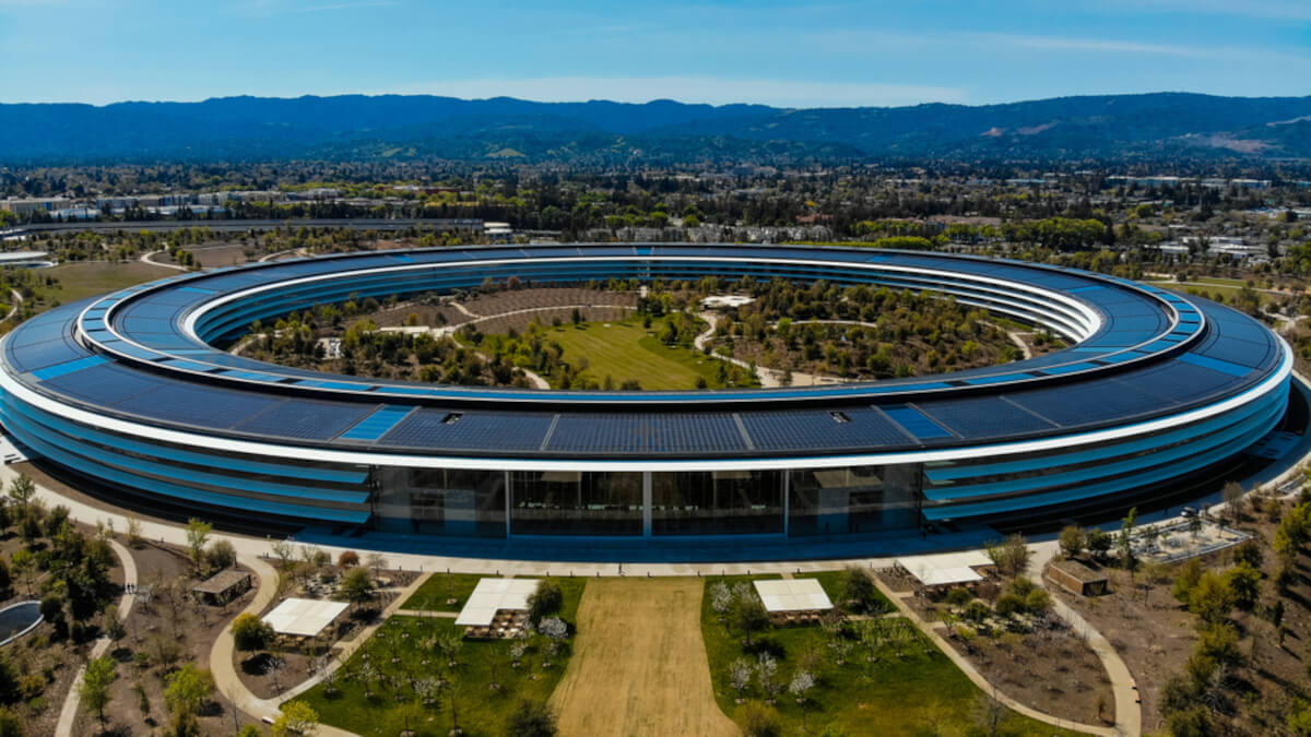 Vista completa del Apple Park, en Silicon Valley, San Francisco, Estados Unidos - <a data-cke-saved-href="https://depositphotos.com/es/?/" href="https://depositphotos.com/es/?/">Depositphotos</a>