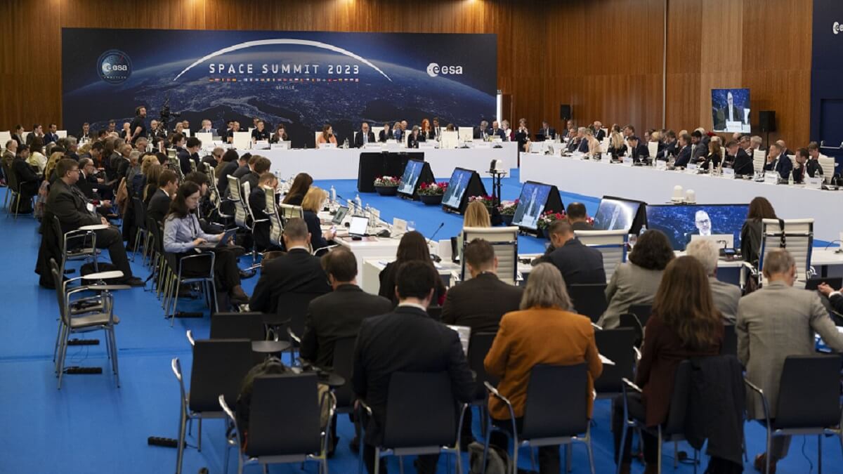 Juan Carlos Cortés es el técnico que desde hace dos décadas asiste al ministro que preside la delegación española en las reuniones ministeriales de la ESA. Y el que las organiza, en el caso de celebrarse en España - PHOTO/Esa-S. Corvaja