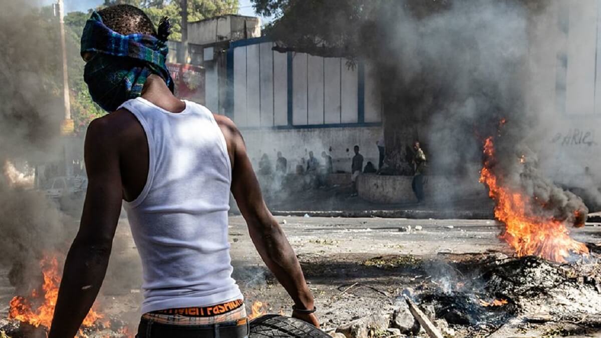 Violencia en las calles de Puerto Príncipe, Haití - © UNICEF/Roger LeMoyne and U.S. CDC
