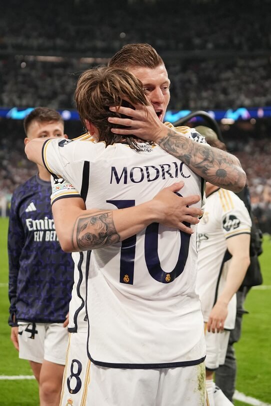 Luka Modric y Toni Kroos del Real Madrid celebran la victoria por 2-1 durante la UEFA Champions League, semifinales, partido de fútbol de vuelta entre el Real Madrid y el Bayern Múnich el 8 de mayo de 2024 en el estadio Santiago Bernabéu en Madrid, España - PHOTO/Laurent Lairys/Laurent Lairys/DPPI vía AFP