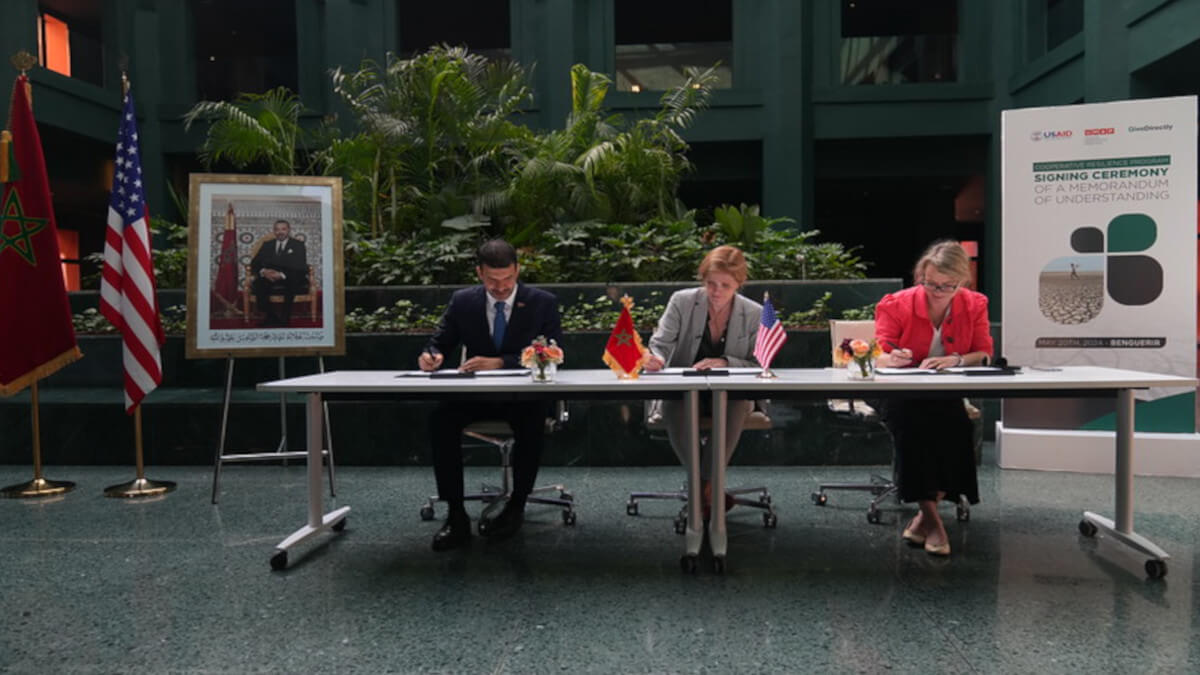 Samantha Power durante la firma de acuerdos con La Liga de Académicos Rabita Mohammedia y la Organización Internacional para las Migraciones - PHOTO vía <a  data-cke-saved-href="https://creativecommons.org/licenses/by-nc/2.0/" href="https://creativecommons.org/licenses/by-nc/2.0/">USAID U.S. Agency for International Development</a>