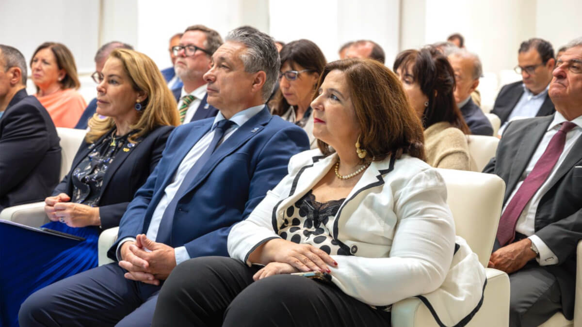 Mario Rigau, presidente de El Observatorio de Derechos Humanos de España (ODHE), junto a Pilar Rangel, profesora asociada de Derecho Internacional Público y Relaciones Internacionales en la Universidad de Málaga