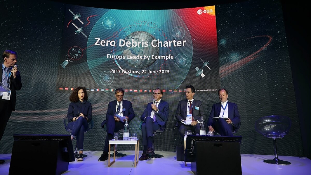 <p>La iniciativa de Cero Basura Espacial fue anticipada en junio de 2023 por el director general de la ESA, Josef Aschbacher (centro), y difundida en la cumbre de ministros de noviembre de 2023 en Sevilla - PHOTO/ESA-P. Sebirot </p>
